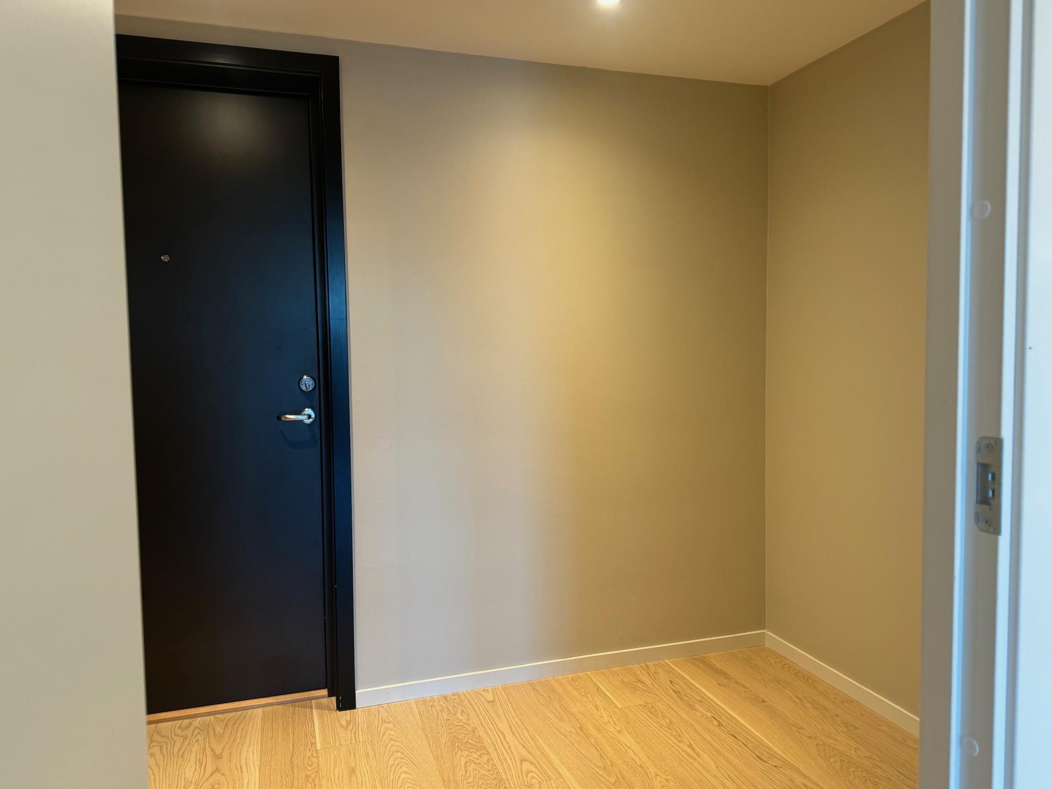 Entré med plass til skap/garderobe.